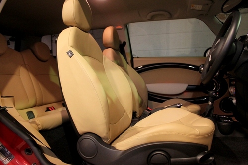 BMWミニ　クラブマン　ベージュレザーシート