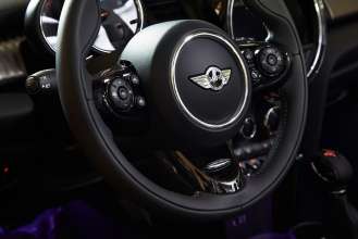 P90164831-mini-yours-sports-leather-steering-wheel-10-2014-329px