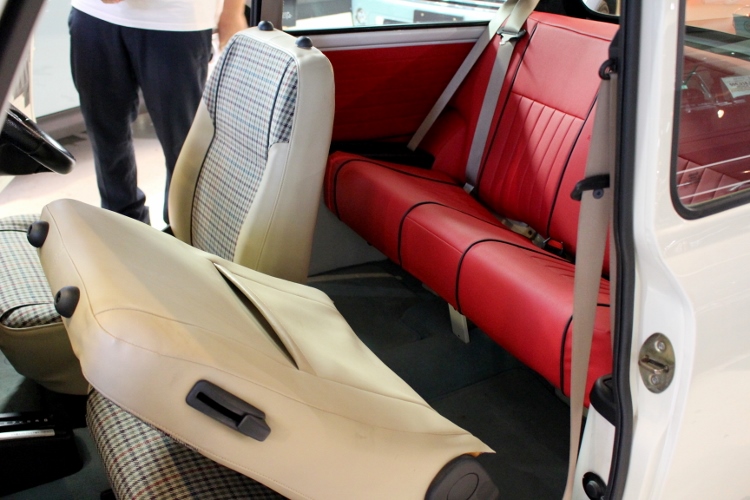 ローバーミニを大胆イメチェン！CABANAで内装・シートの張替えを行いました！ | ミニ中古車専門店 iR（イール）