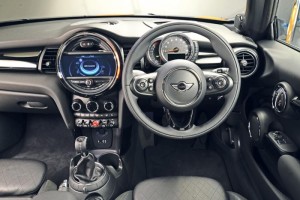 mini-hatchback-2014-interior
