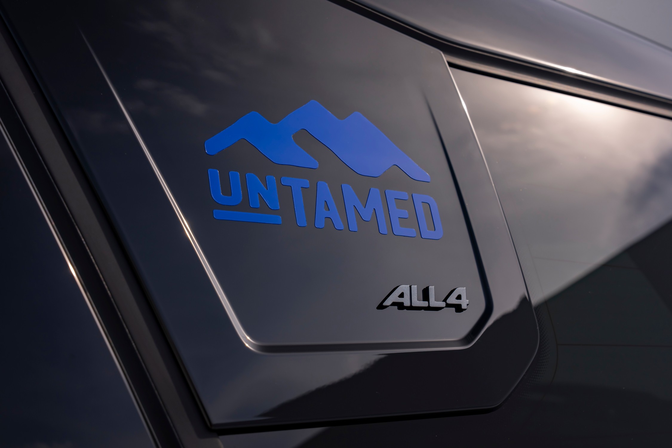 冒険心を纏うフラッグシップ。新型MINI Countryman「Untamed Edition」をMINI専門店iRが読み解く